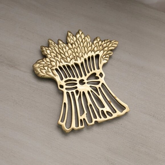 Vintage Brass Wheat Trivet – Mid-Century Kitchen or Wall Decor